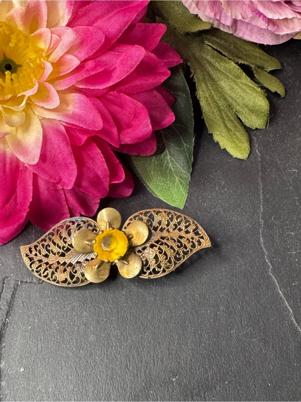 Vintage Gold Leaf Filigree Brooch Pin - Women's Jewelry